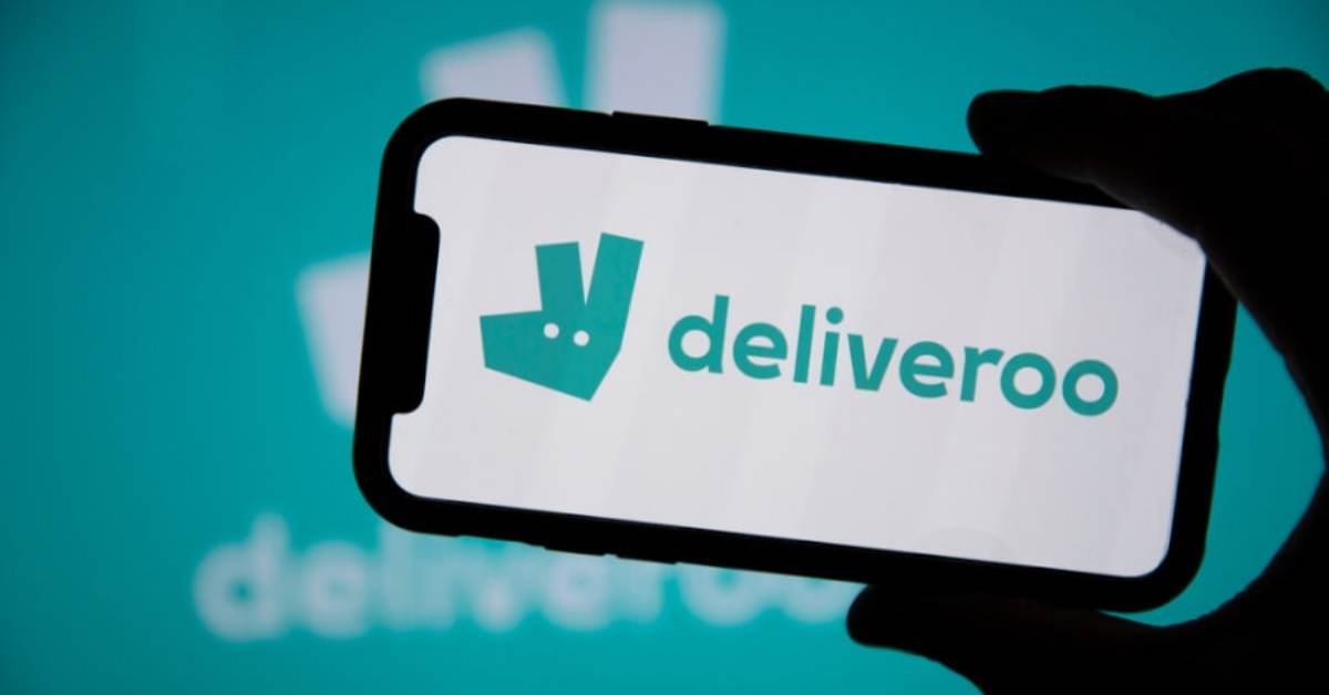 Deliveroo Pays Homage to the Historic Dubai Creek with One-off Abra Delivery. 